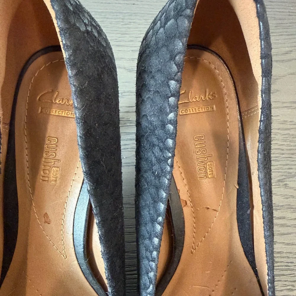 Clarks Collection Cushion Soft Black Snakeskin Embossed Platform Pumps 9.5M